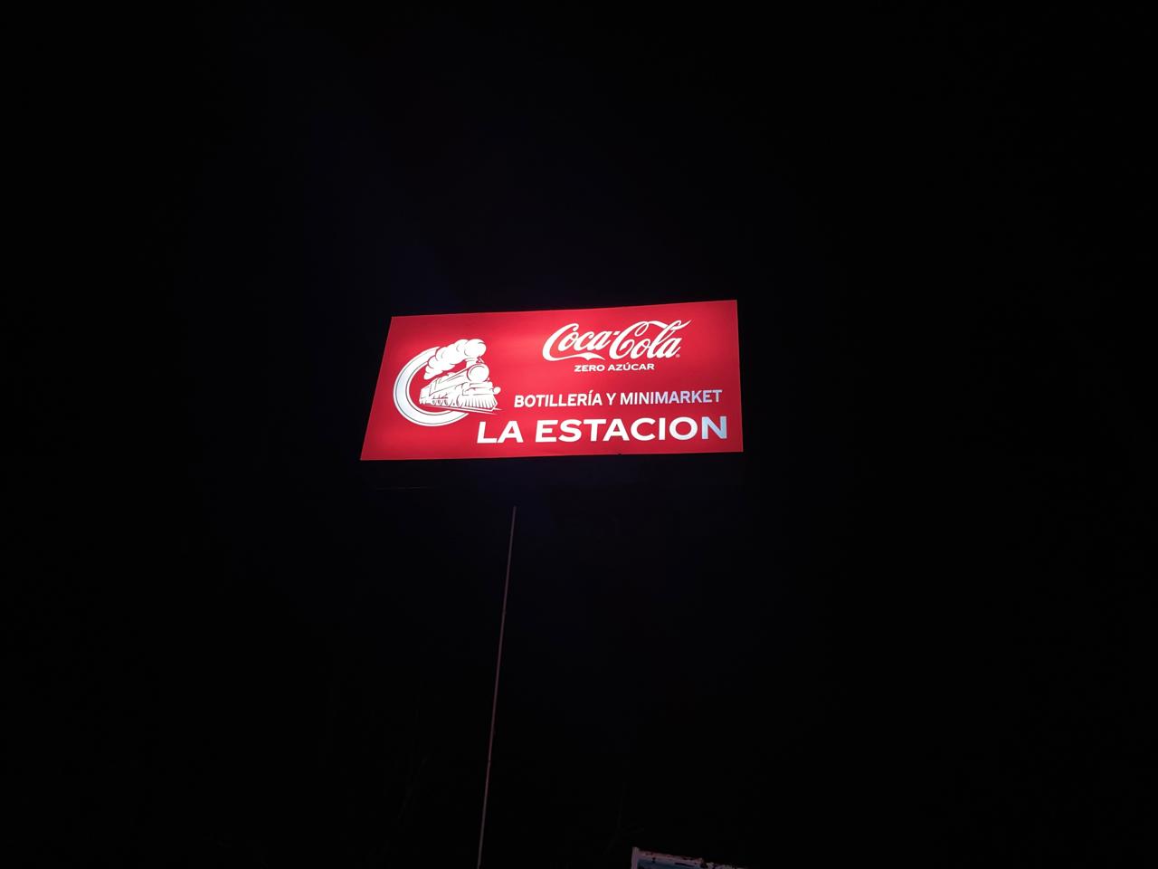 Letrero retroiluminado Coca-Cola Botillería La Estación