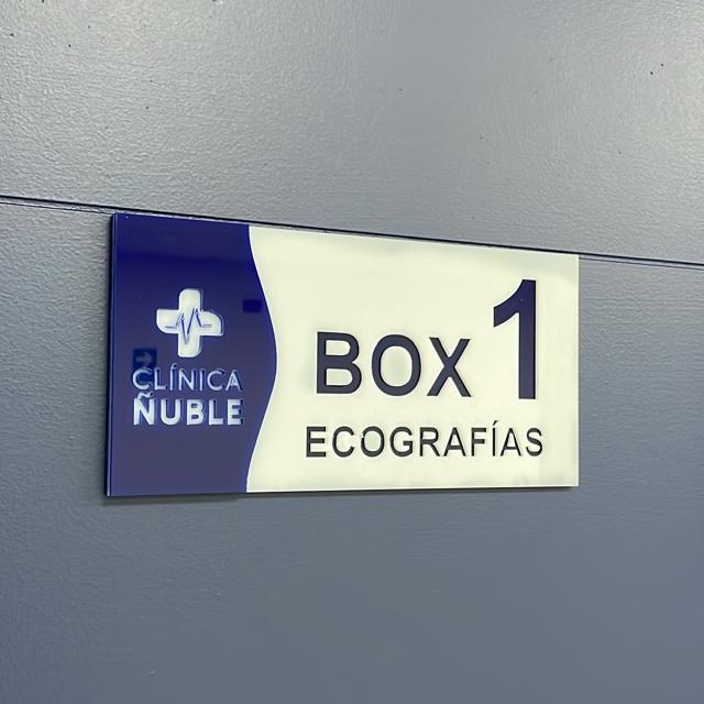 Señalética de box de atención Clínica Ñuble