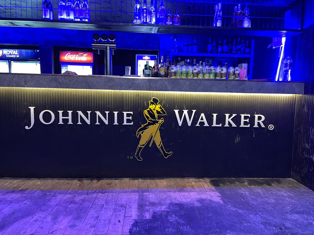 Señalética Johnnie Walker en Snow Pub
